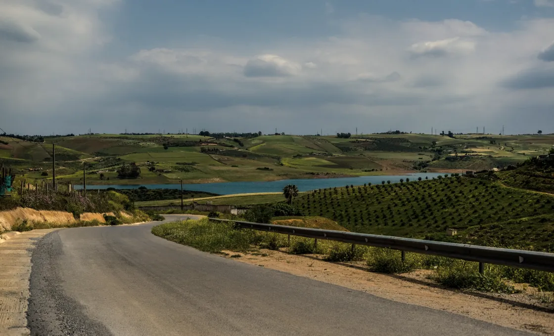 Route de campagne aux environs de Rabat